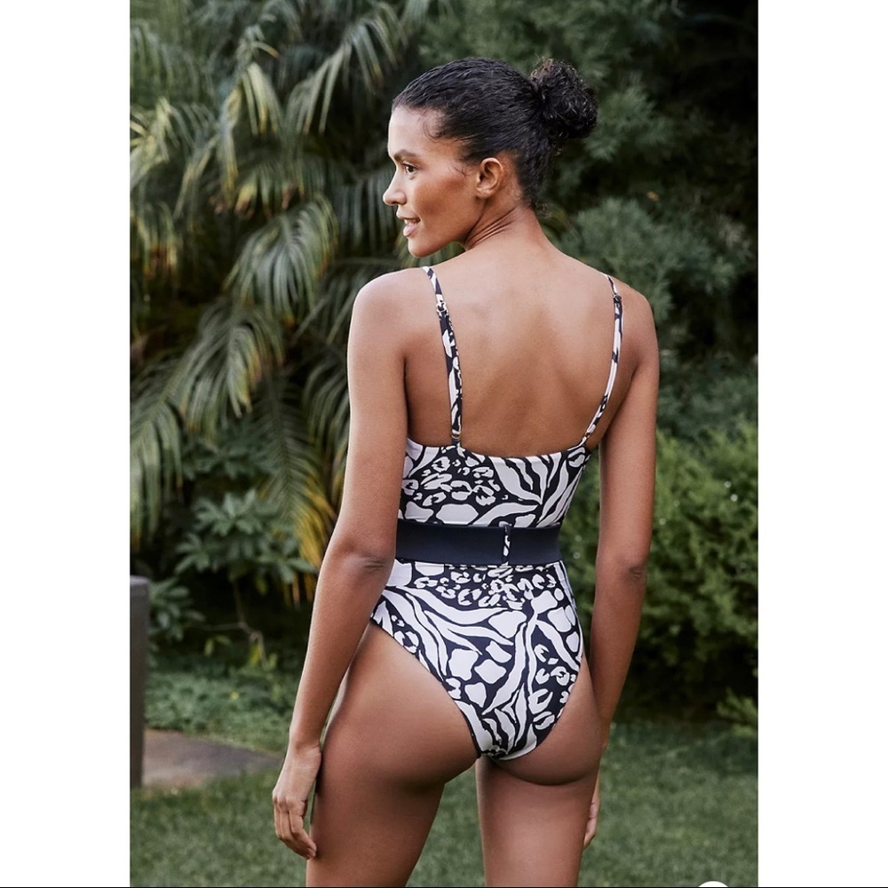 NEW Beach Riot Julia Black & White Belted One Piece Swimsuit Size XS - Picture 6 of 9